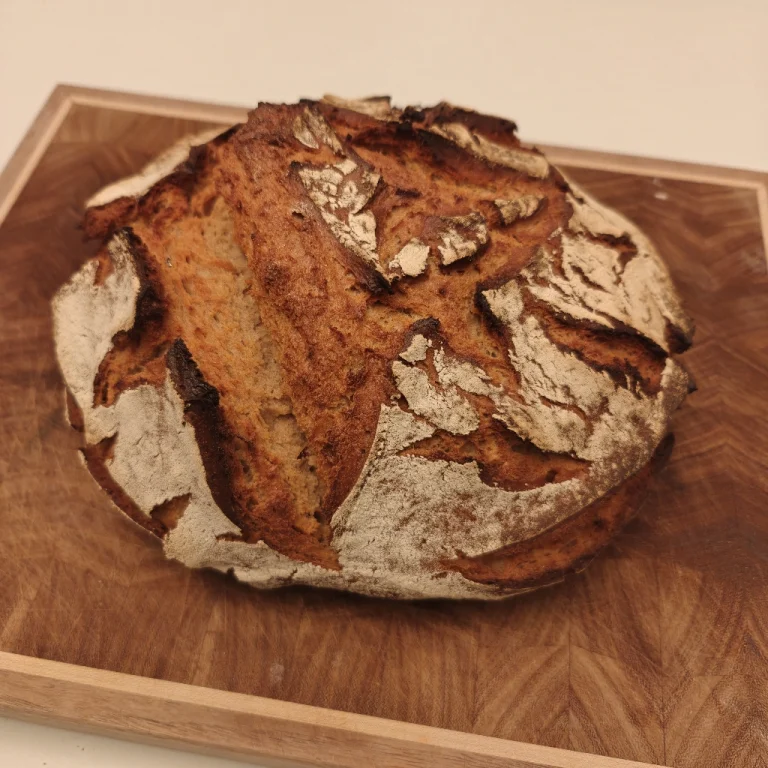 Kräftiges Roggenbrot mit altem Sauerteig – rustikal, ehrlich, aromatisch