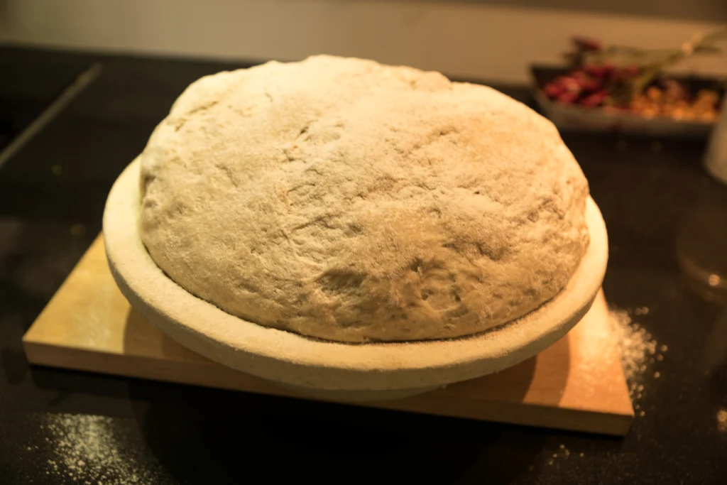 Schnelles Mischbrot aus dem Bräter