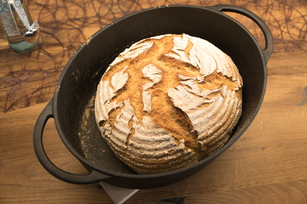 Schnelles Mischbrot aus dem Bräter