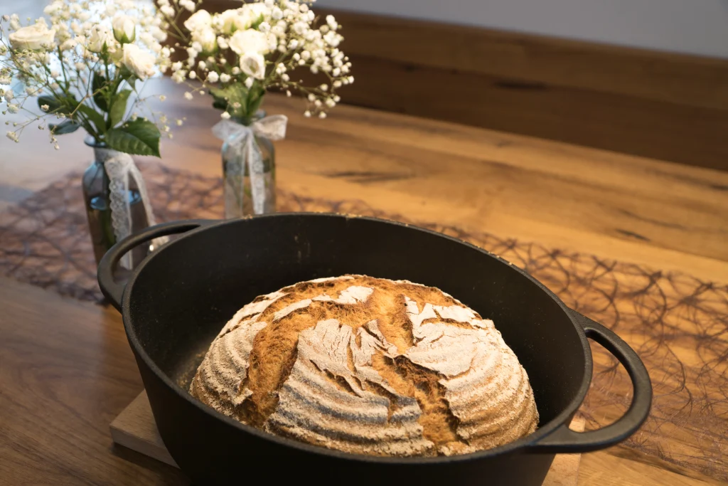 Schnelles Mischbrot aus dem Bräter