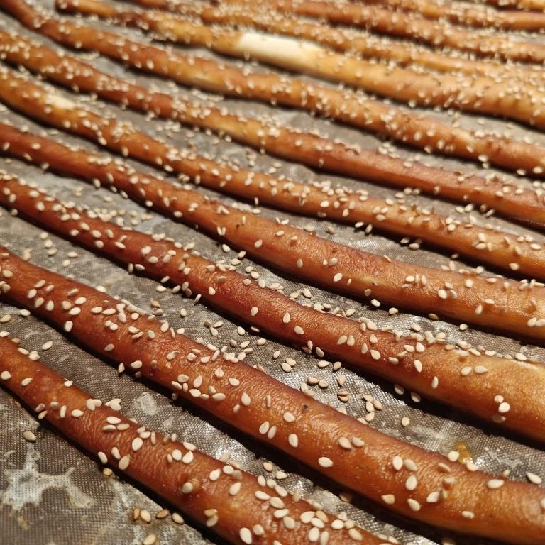 Knusprige Laugengrissinis: Ein einfaches und leckeres Rezept