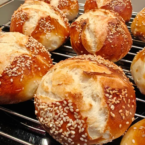 Die Allerbesten Laugenbrötchen zum selber nachbacken! Versprochen.